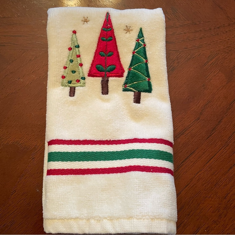 Christmas Tree Fingertip Towel